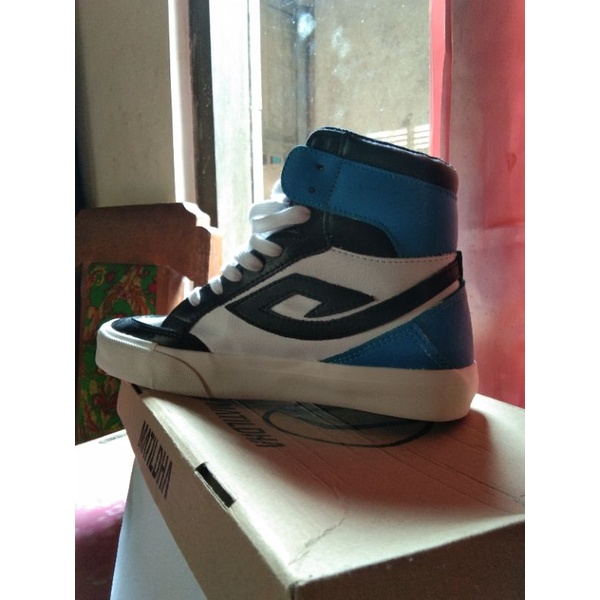 Sepatu mathilda blue dragon