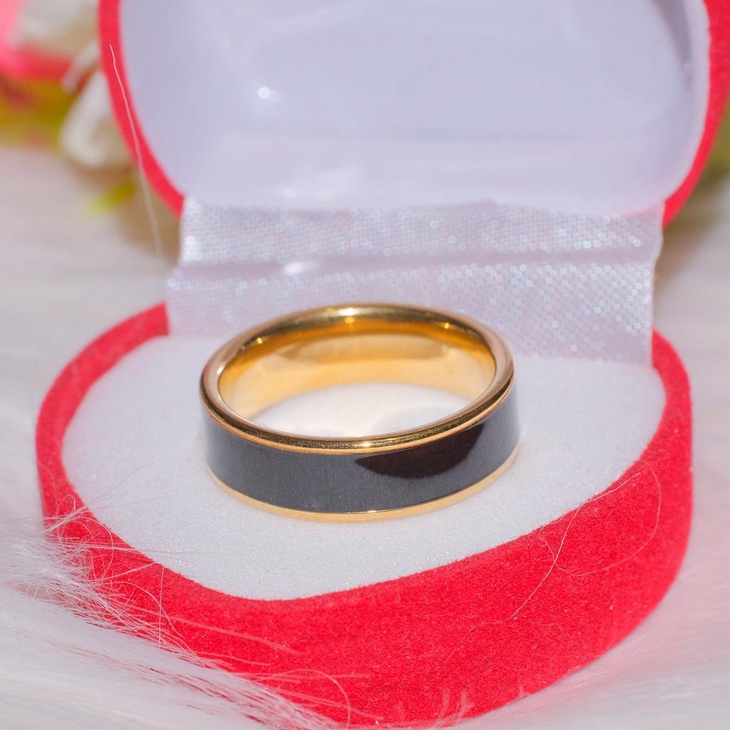 cincin kawin dan tunangan lis hitam anti karat dan anti alergi lapis emas gratis kotak cincin