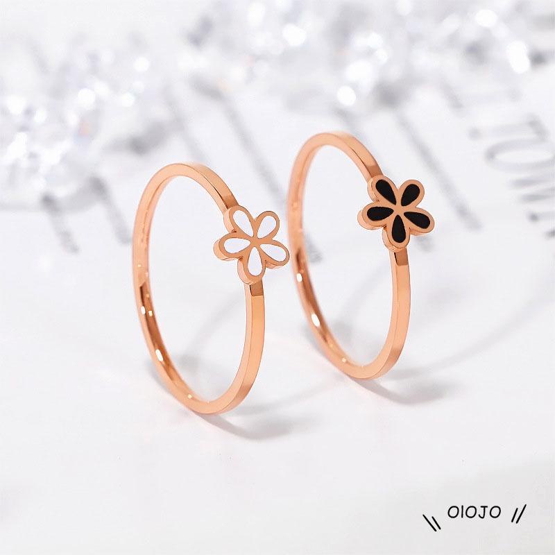 Korea Cincin Titanium Daisy Kecil Bunga Hitam Putih Cincin Bunga Fashion Kepribadian - ol