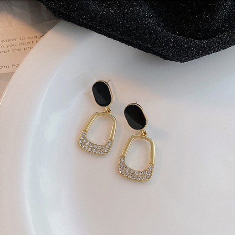 Anting Tusuk Motif Geometri Hollow Hias Berlian Imitasi Simple Ala Korea Untuk Wanita