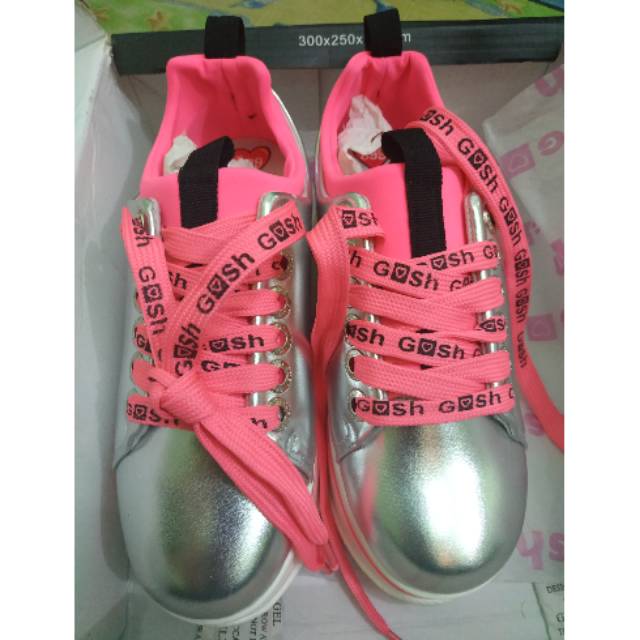 Sepatu Gosh