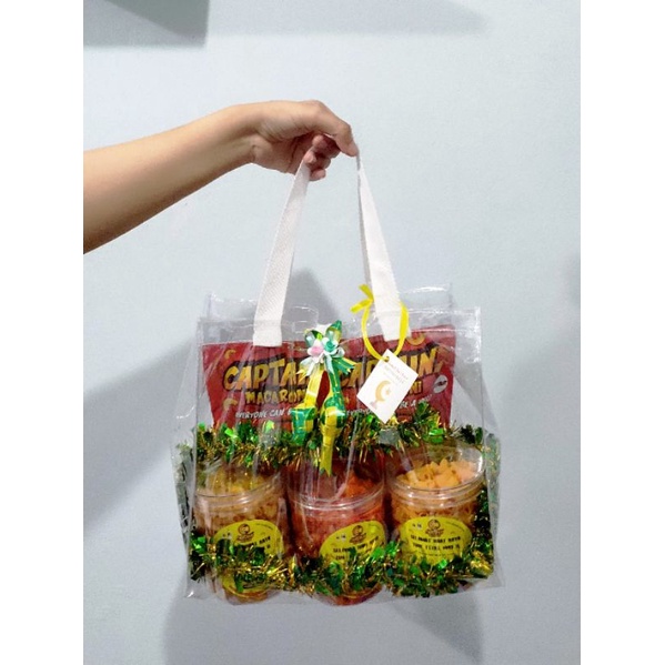 

Hampers Cemilan Makaroni Captain Macaroni Parcel Lebaran Hemat