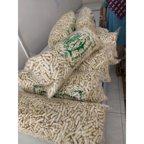 

kerupuk tongkol lombok ijo 5rb (100ons)