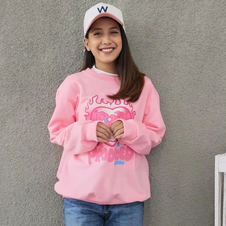 Sweatshirt Love in Produced Sweater Basic Motif Karakter Lucu