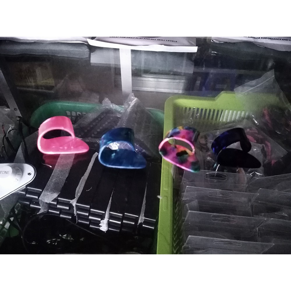 Pick gitar / alat pemetik
