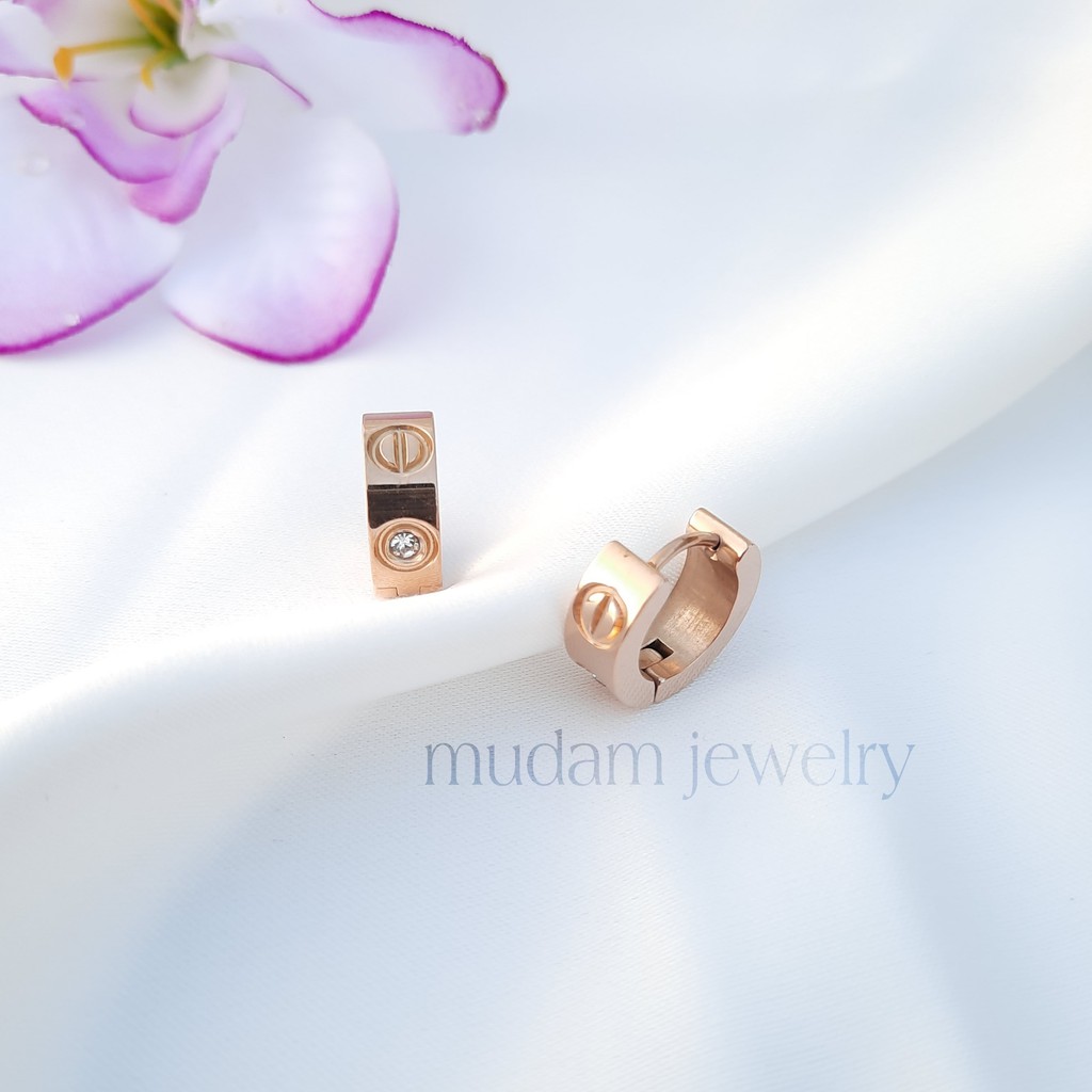 Anting Jepit Titanium Ctr Diamonds Simple dan Elegan Tersedia Warna Rosegold, Gold dan Silver