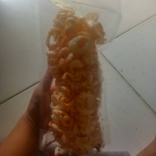 

kerupuk bontot pedas