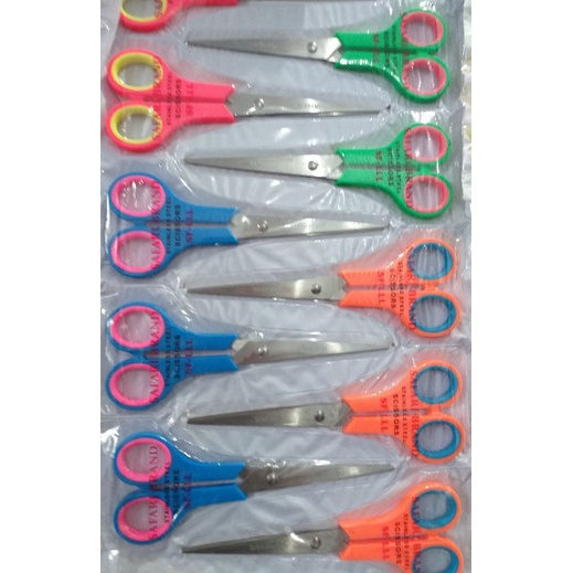 

Gunting besar warna warni