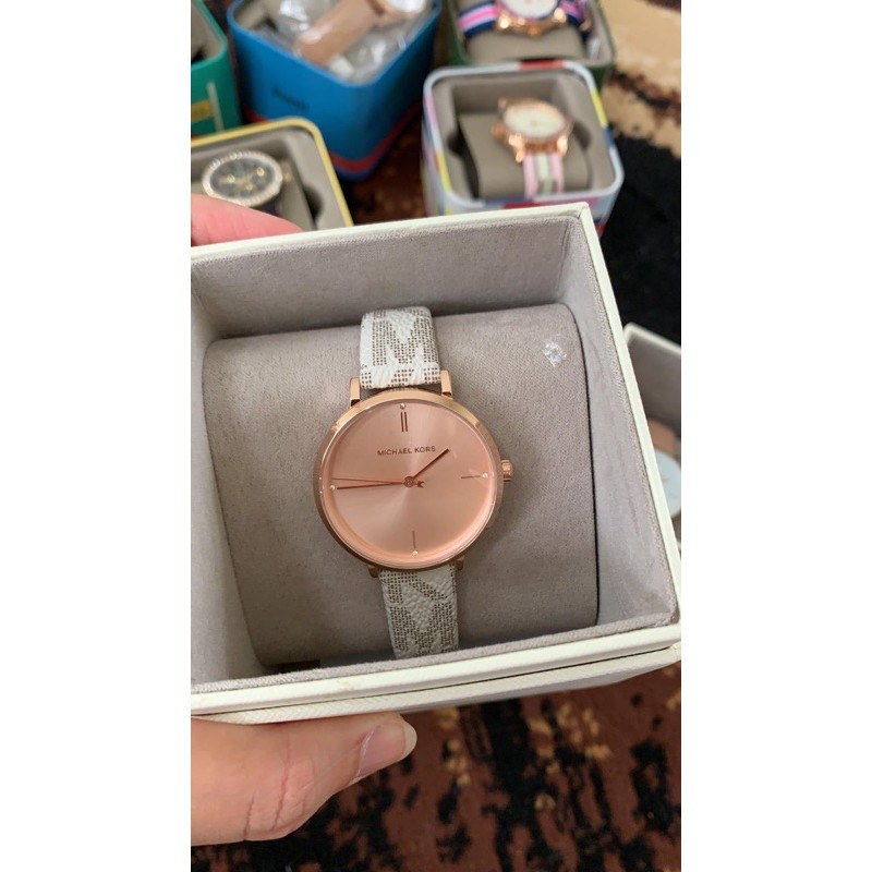 Pelunasan jam MK 7128