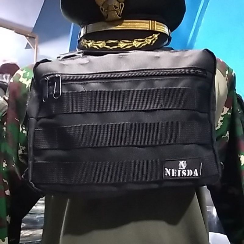 Tas dada hitam