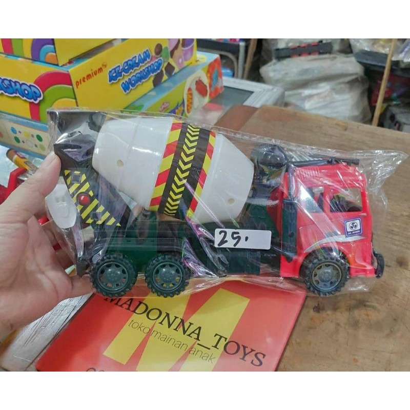 Mainan mobil, truk konstruksi, truk derek, truk keruk, molen, tank, mobil plastik, mobil ambulan