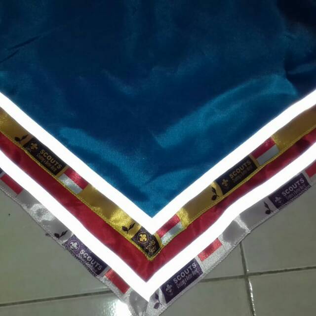 

Scraf bahan poliester variasi pita nyala