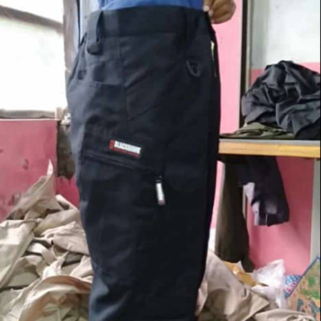 Black Hawk Pendek Excellent