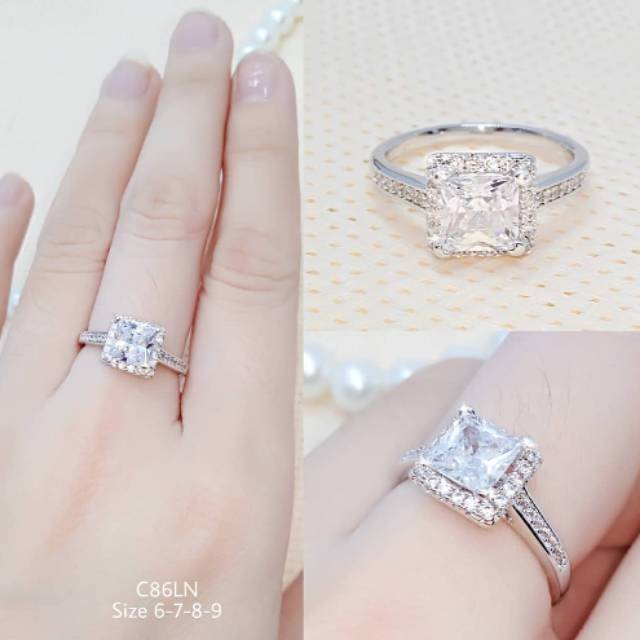 Cincin replika berlian