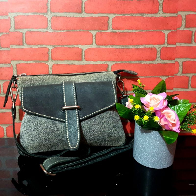 Preloved Tas Sling Roots made in Canada