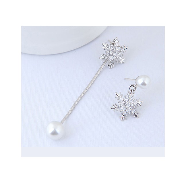 LRC Anting Tusuk  Elegant Silver Color Snowflake Shape Decorated A56013