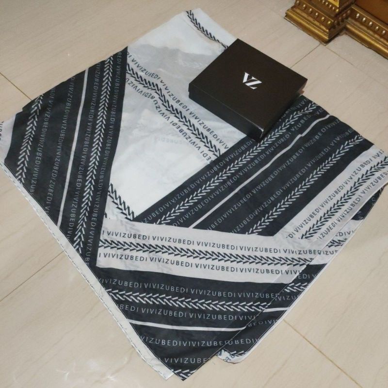 preloved vivi zubedi zeamaya scarf white