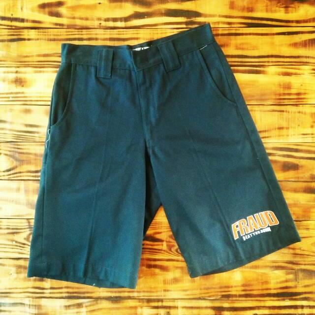 Celana Pendek Band Beat Down - Fraud