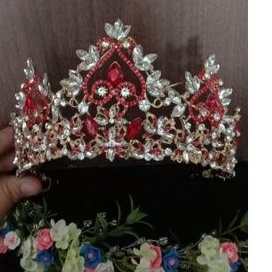 mahkota weding warna merah mahkota besar