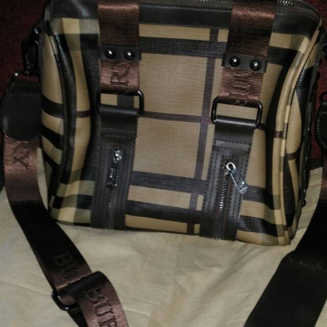 

Burberry bag kotak