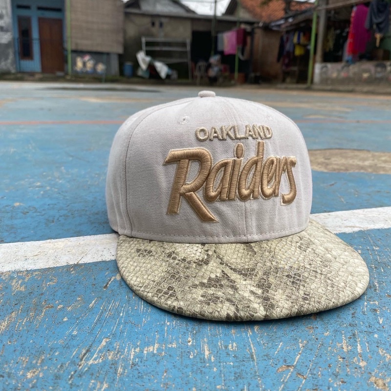 Snapback Raiders Setelan