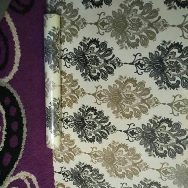 Wallpaper Dinding Batik Hitam Gold