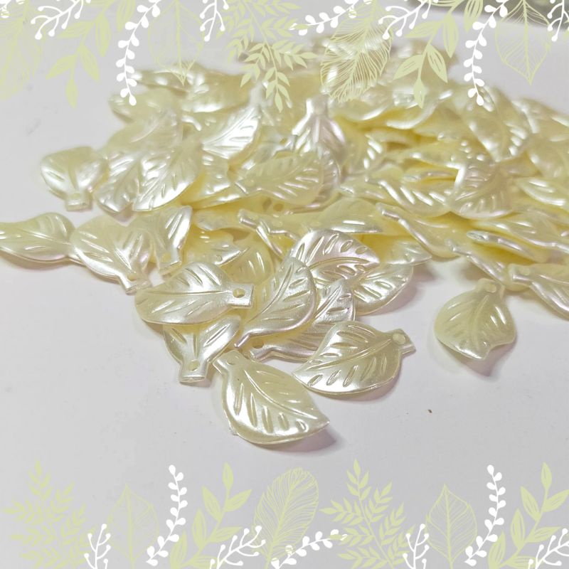 Manik-manik DAUN Metalik