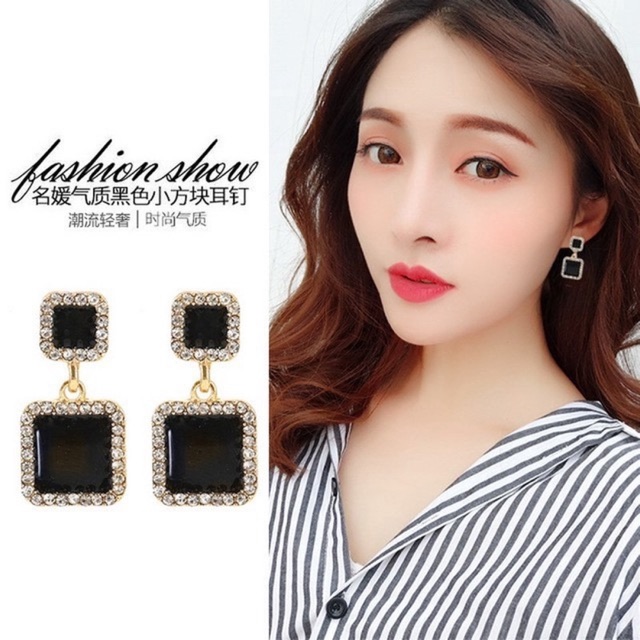 Anting hitam rumbai kotak