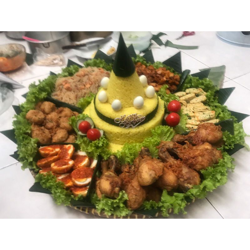 nasi kuning tumpeng