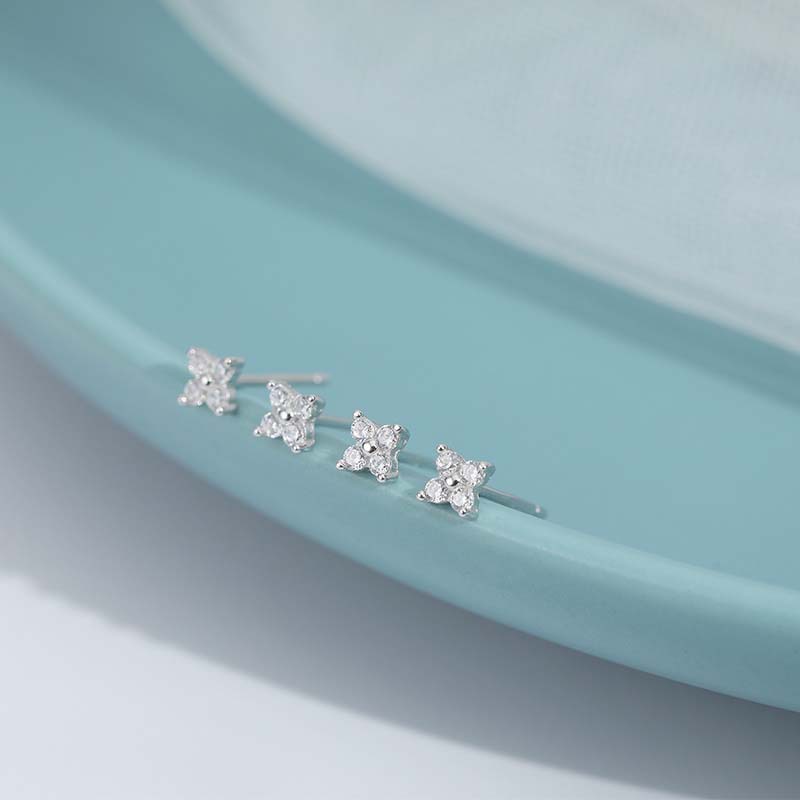 1 Pasang 925 Perak Jarum Mini Zirkon 4 Daun Anting Semanggi Fashion Sederhana Anting Pejantan Bunga