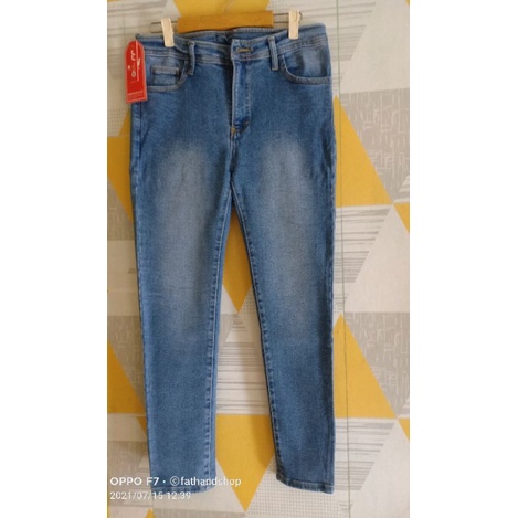 jeans import J.J