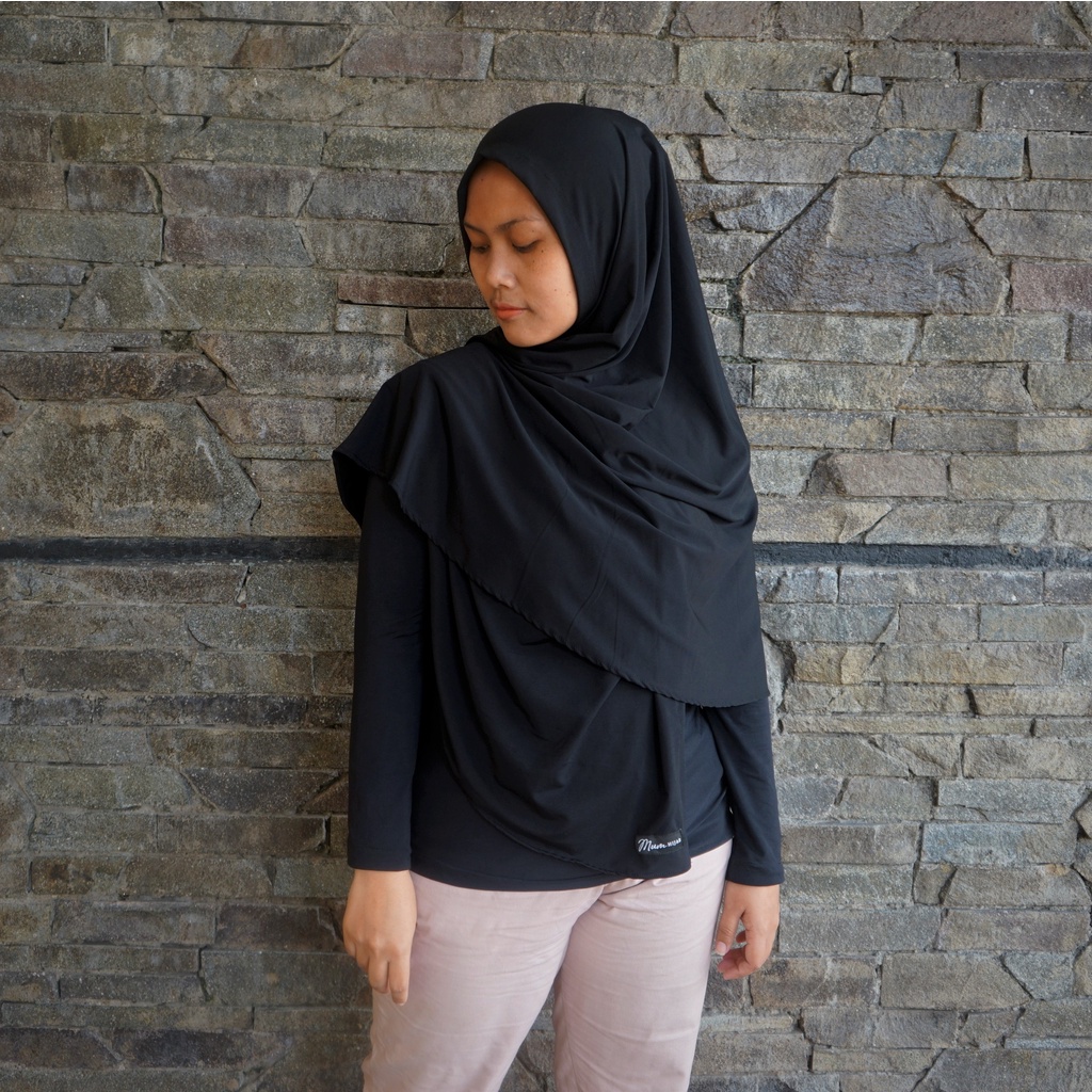 Mum Hijab Jilbab Instan Jersey Hanum 3 in 1 Mumhijab  / Hijab jersey / Pashmina jersey-Black