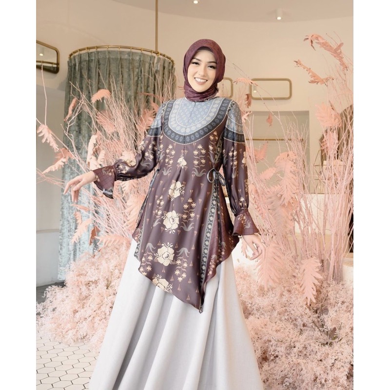 Second Rafflesia blouse red velvet by wearing klamby