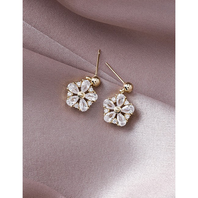 LRC Anting Tusuk Fashion Golden Flower Stud Earrings With Diamonds D63751