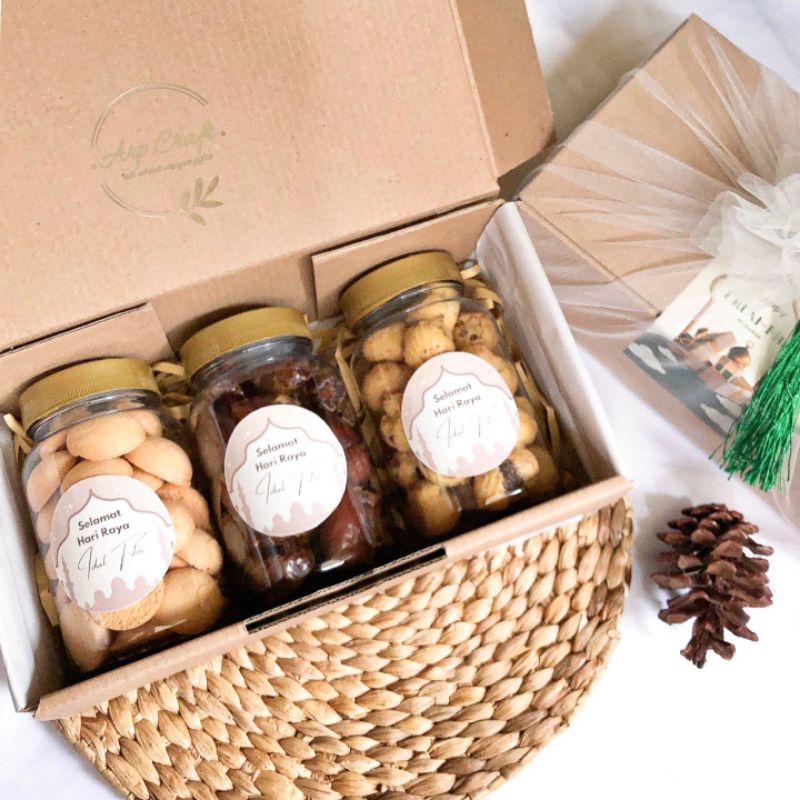 

HAMPERS LEBARAN KUE KERING / GIFTBOX /HAMPERS KUE KERING