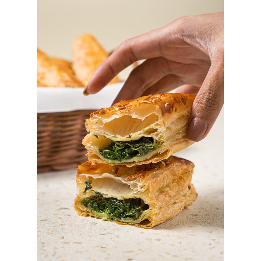 

Spinach Puff / Puff dengan isian Bayam