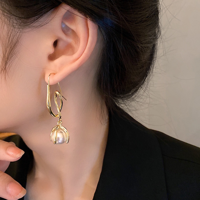 Anting Tusuk Gantung Model Garis Twisted Hias Mutiara Imitasi Mewah Untuk Wanita