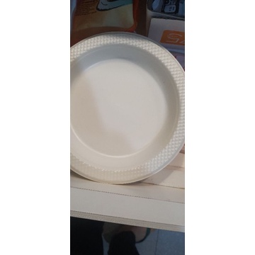 piring plastik putih