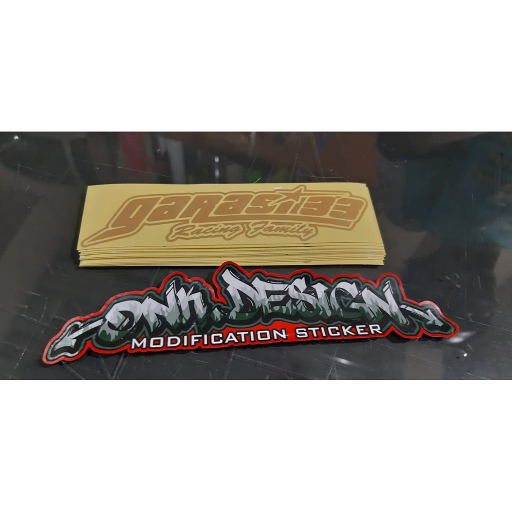 

cutting sticker stiker bebas desain printing waterproof label merk laminasi 150