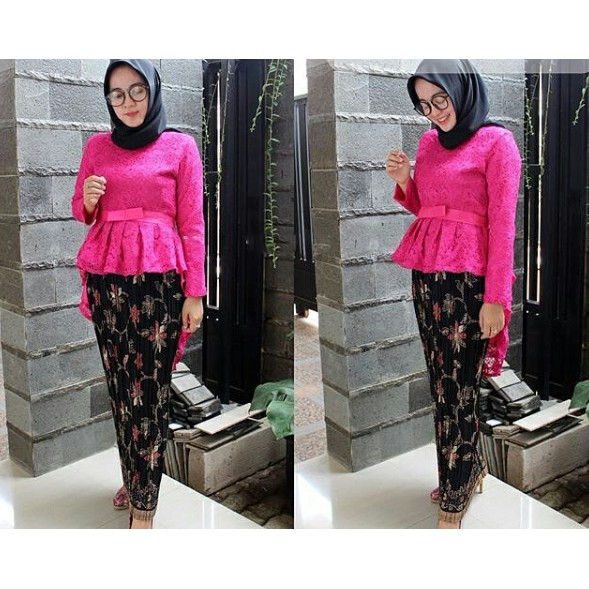 Set Kebaya Brukat Aurora Trendy