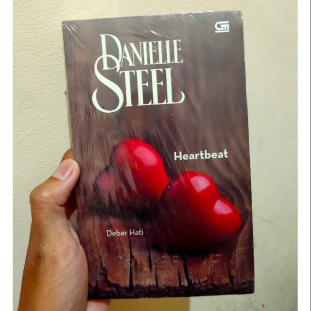NOVEL DANIELLE STEEL HEARTBEAT/NOVEL DEBAR HATI/NOVEL BAGUS/NOVEL POPULER DANIELLE STEEL/NOVEL ASLI