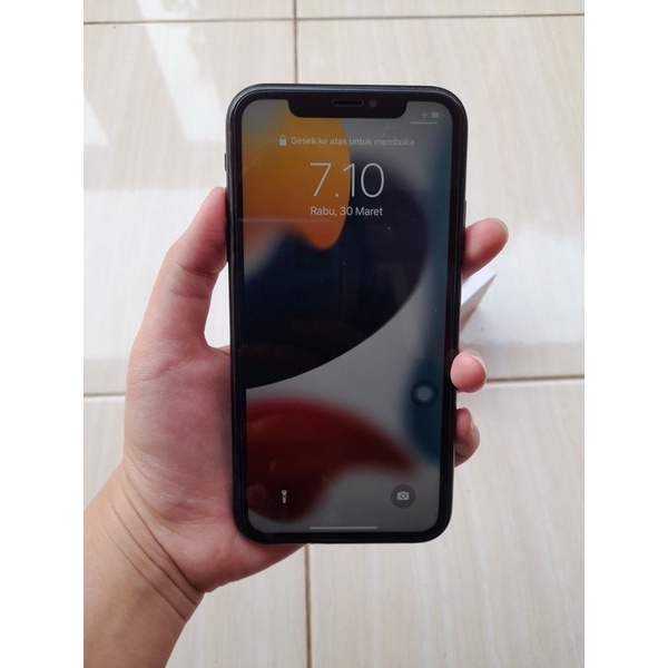Iphone XR 64 Gb warna hitam (renan store)