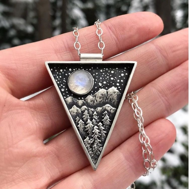 Kalung Liontin Bentuk Segitiga Bulan Hutan Bahan Stainless Steel Untuk Wanita