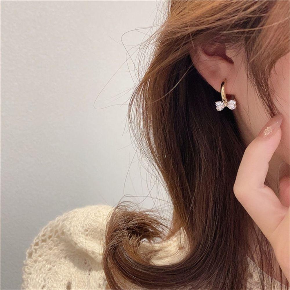 Anting Tusuk Gantung Bahan Alloy Desain Pita Hias Berlian Imitasi Gaya Eleganklasik Untuk Wanita