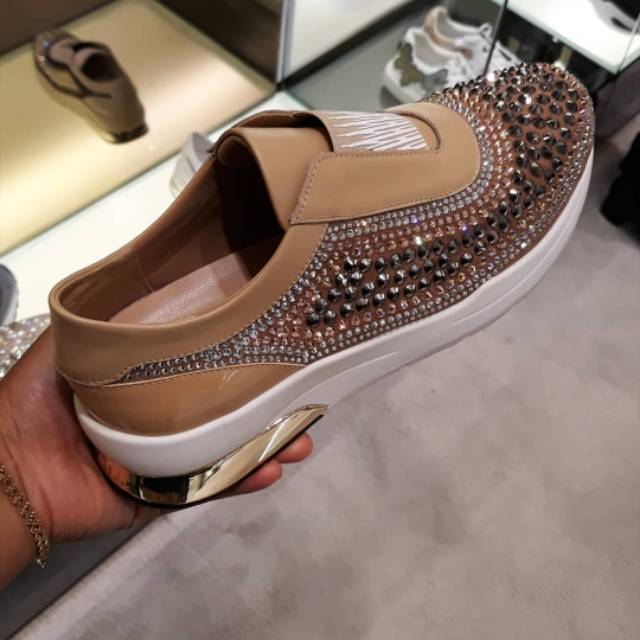 

READY ROTELLI TAG 1.400 SALE 1.300