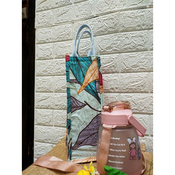 tas botol air minum 2 liter bahan motif lapis furing motif monstera tebal size 12*11*32 cm