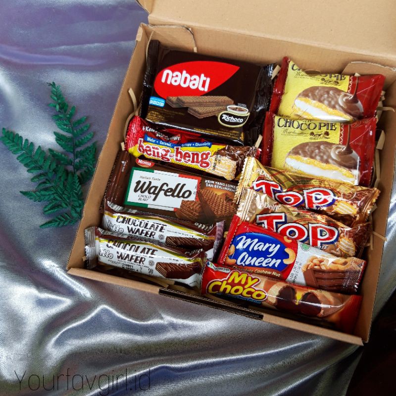

Snack Box / Snack Giftbox / Hadiah Wisuda / Hadiah Ultah / Hadiah Sempro