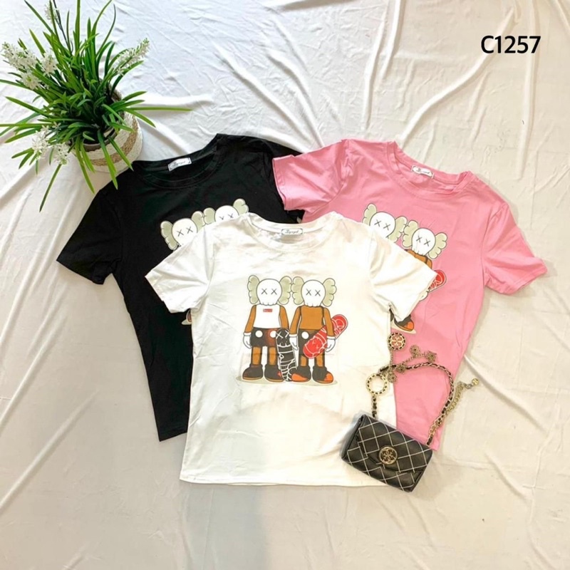 Kaos wanita gambar import | kaos gambar kaws uniqloo wanita import | tshirt kaws uniqloo / LV wanita import | tshirt BKK import gambar