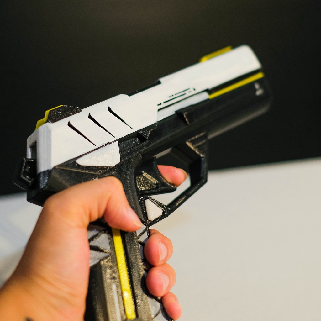 Valorant weapon - Kingdom Classic Pistol Life Size