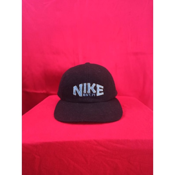 topi nike vintage swoosh/spell out